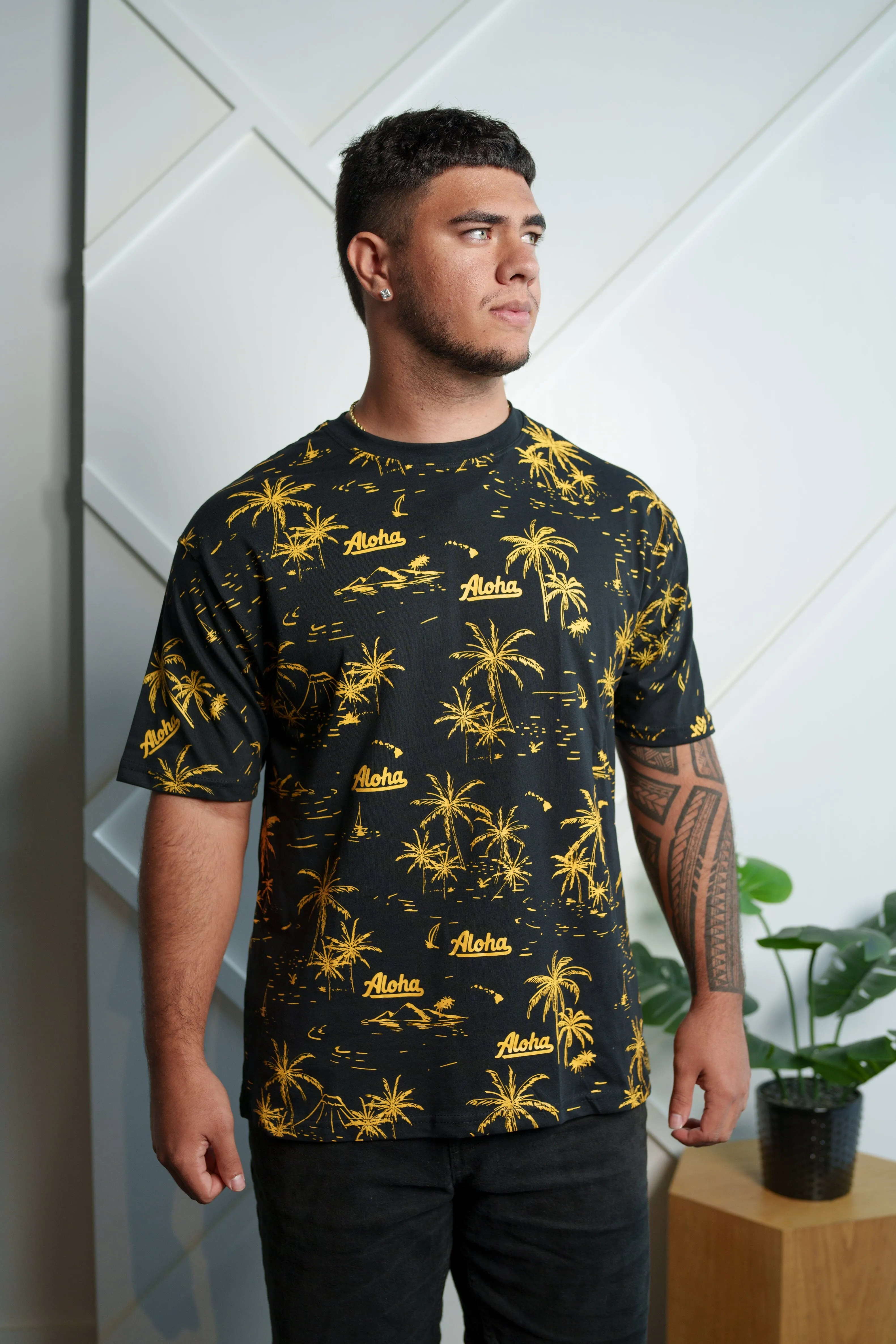 ALOHA BLACK & YELLOW PALM TREES T-SHIRT