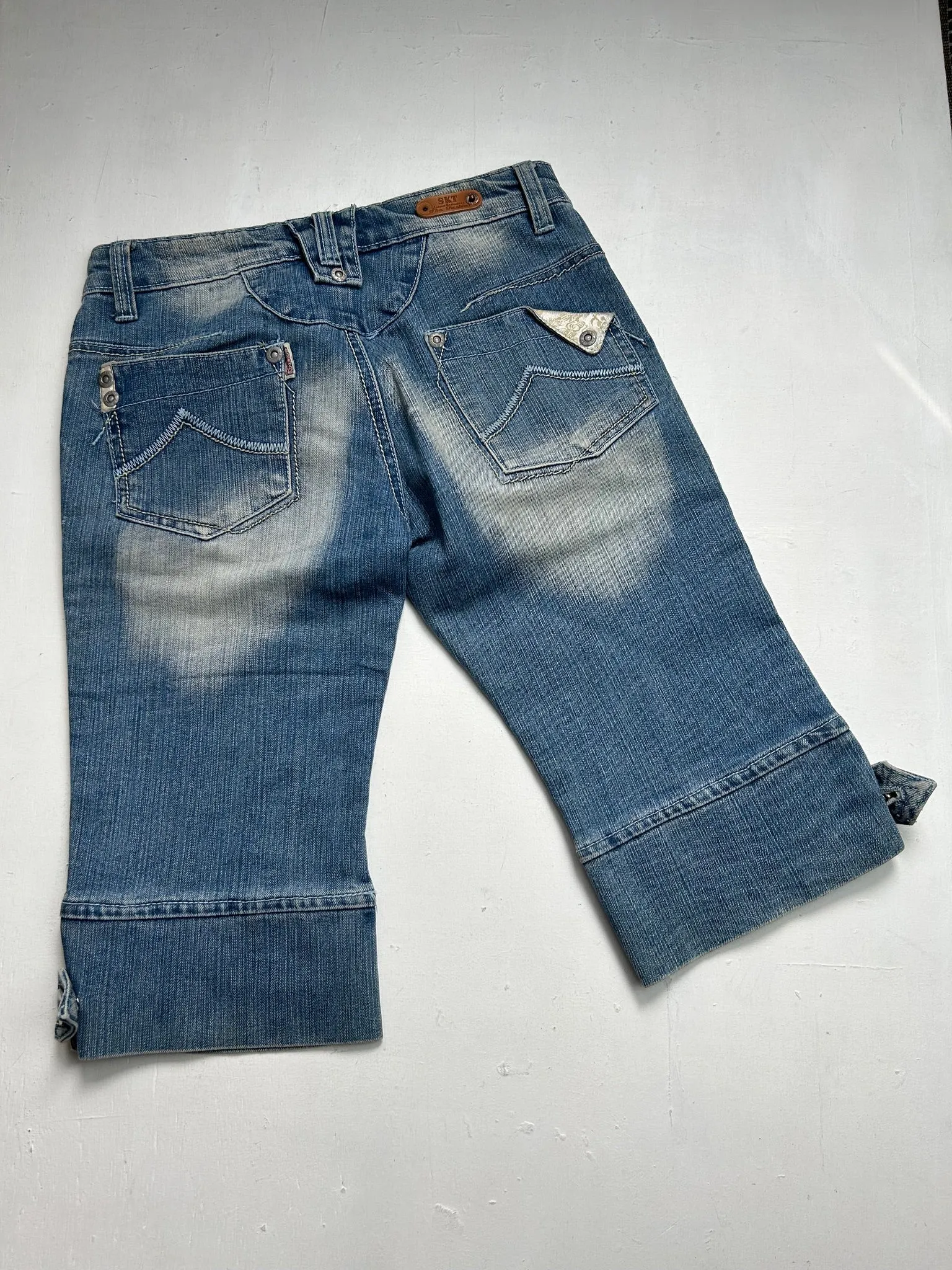 Blue denim low rise jorts /capris pants (XS)