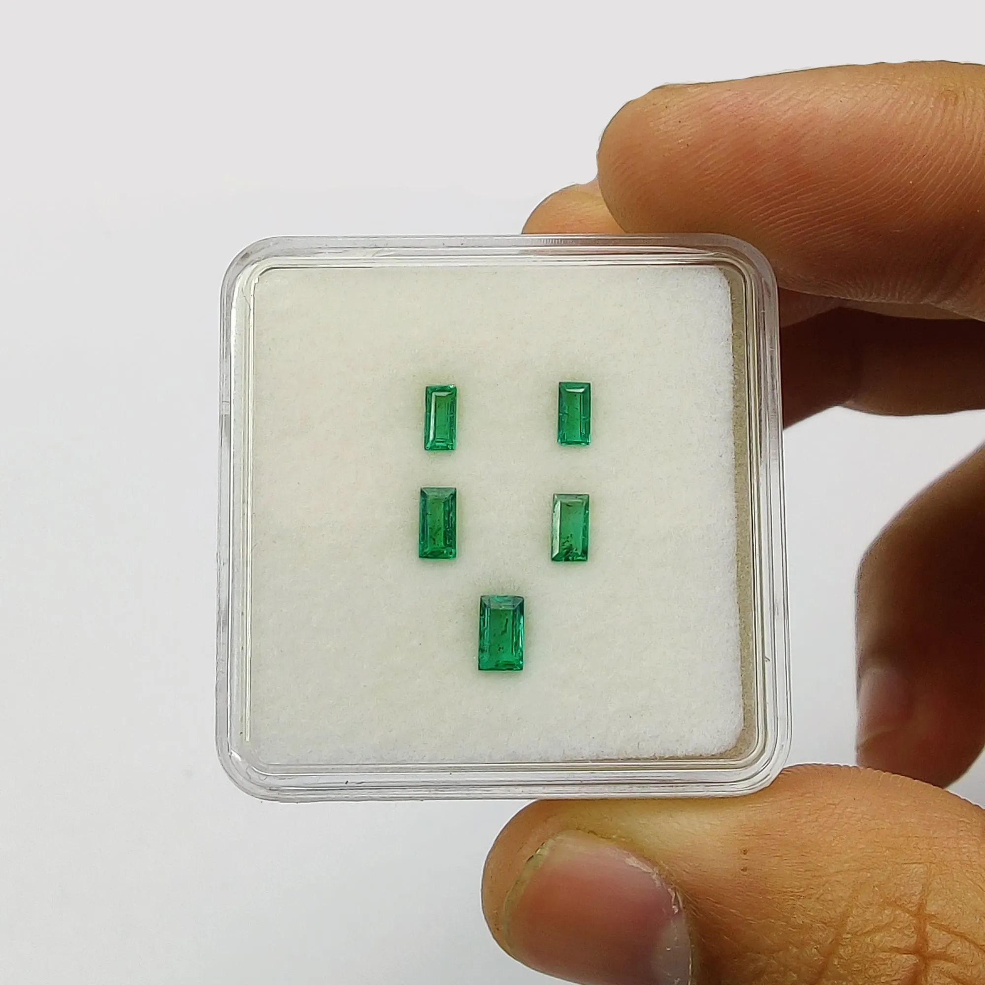 Emerald Gemstone Normal Cut : 0.85cts Natural Untreated Unheated Green Emerald Cushion Shape 4*2mm - 5*3mm 5pcs Set